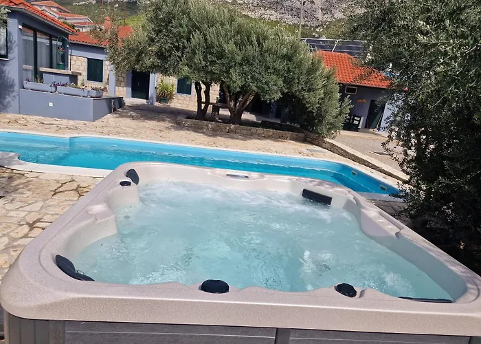 Luxury Private Complex With Pool And Jacuzzi *