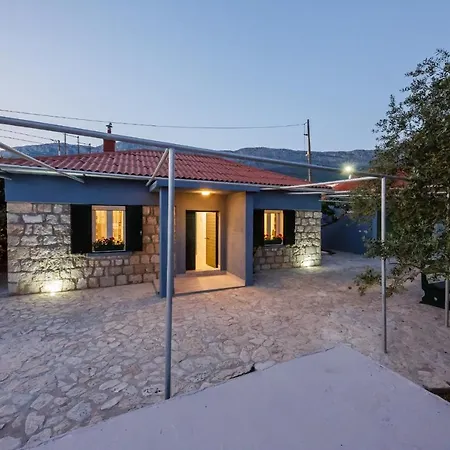 Luxury Private Complex With Pool And Jacuzzi Villa *