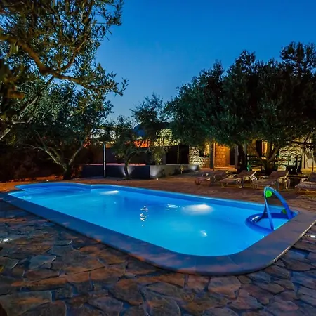 Villa Luxury Private Complex With Pool And Jacuzzi