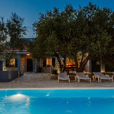 Luxury Private Complex With Pool And Jacuzzi * Kaštel Sućurac