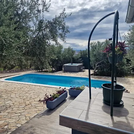 Villa Luxury Private Complex With Pool And Jacuzzi *