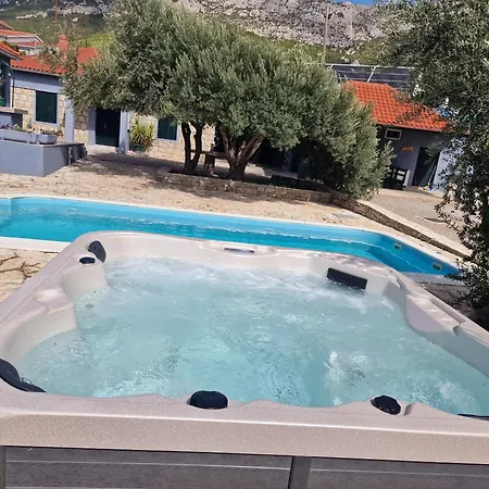 Luxury Private Complex With Pool And Jacuzzi *