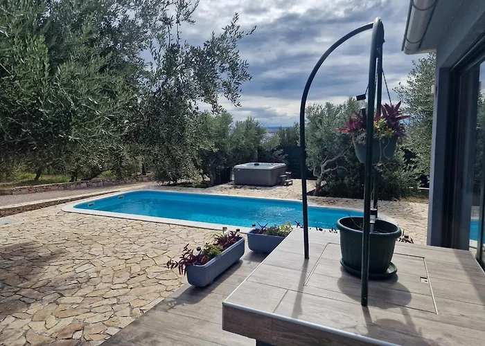 Βίλα Luxury Private Complex With Pool And Jacuzzi *
