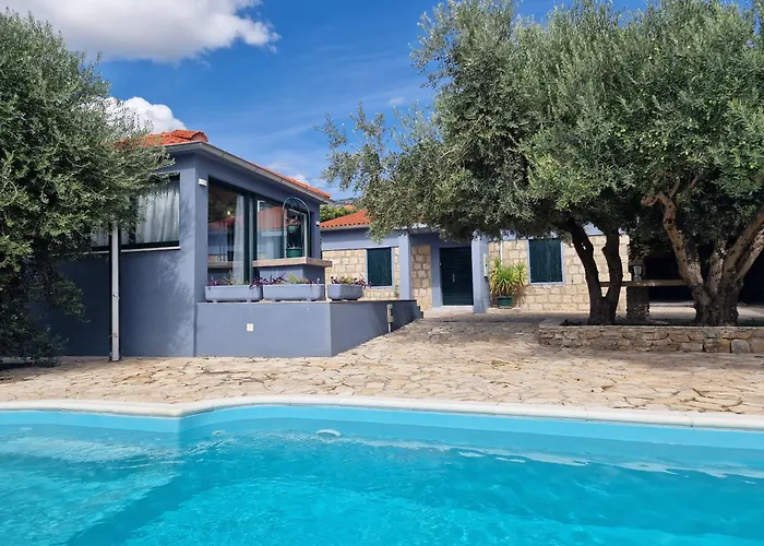 Luxury Private Complex With Pool And Jacuzzi Villa Kaštel Sućurac