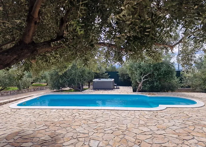 Βίλα Luxury Private Complex With Pool And Jacuzzi *